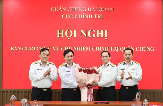 Bộ Quốc phòng bổ nhiệm Đại tá Vũ Anh Tuấn làm Chủ nhiệm Chính trị Hải quân - Ảnh 2.