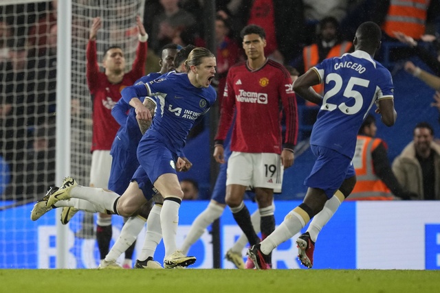 Chelsea giành chiến thắng kịch tính trước Manchester United - Ảnh 1.