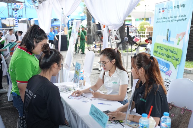 Đông đảo sinh viên tìm kiếm cơ hội tại “Sàn giao dịch việc làm ngành du lịch TP Hồ Chí Minh 2024” - Ảnh 2.