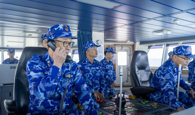 Cảnh sát biển Việt Nam và Ấn Độ diễn tập ứng phó sự cố tràn dầu trên biển - Ảnh 3.