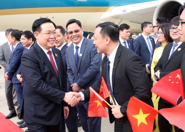 Chủ tịch Quốc hội đến Bắc Kinh, bắt đầu thăm chính thức Trung Quốc - Ảnh 5.