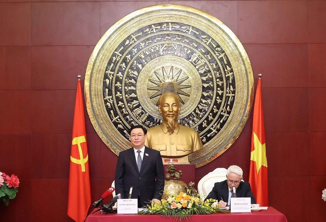 Chủ tịch Quốc hội: Hành động cụ thể làm dày thành tích trong quan hệ Việt Nam - Trung Quốc - Ảnh 4.