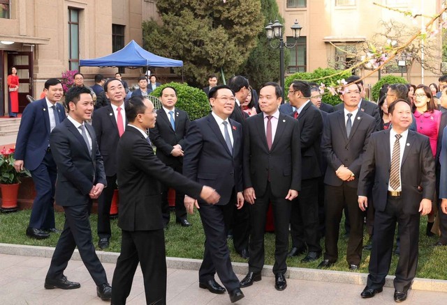 Chủ tịch Quốc hội: Hành động cụ thể làm dày thành tích trong quan hệ Việt Nam - Trung Quốc - Ảnh 1.