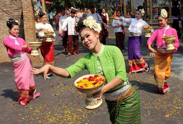 Lễ hội té nước Songkran Thái Lan 2024 sẽ tổ chức ở đâu, khi nào? - Ảnh 3.