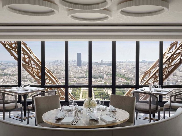 Chiêm ngưỡng kiến trúc độc đáo của nhà hàng trên tầng 2 tháp Eiffel - Ảnh 4.