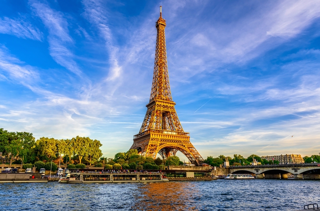 Chiêm ngưỡng kiến trúc độc đáo của nhà hàng trên tầng 2 tháp Eiffel - Ảnh 1.