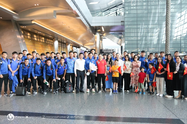 Đội tuyển U23 Việt Nam được đón tiếp chu đáo tại Doha, sẵn sàng cho buổi tập đầu tiên - Ảnh 1.