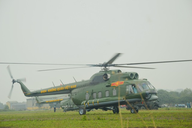Không quân tập luyện diễu binh kỷ niệm 70 năm Chiến thắng Điện Biên Phủ - Ảnh 4.