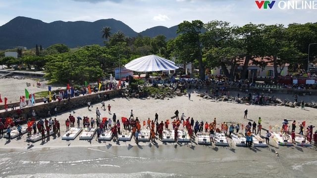 Sôi nổi lễ hội Đua bè truyền thống tại huyện Côn Đảo - Ảnh 1.