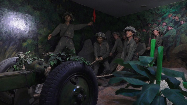 Bảo tàng Chiến thắng lịch sử Điện Biên Phủ: Địa chỉ đỏ giáo dục truyền thống cách mạng - Ảnh 8.