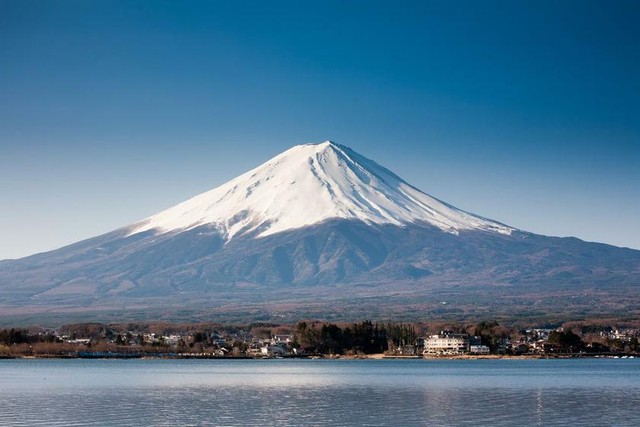 Nhật Bản dựng rào hạn chế du khách chụp ảnh tại núi Phú Sĩ - Ảnh 1.