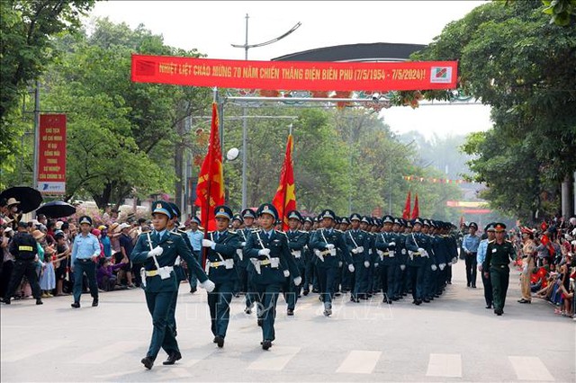 Sơ duyệt lễ kỷ niệm 70 năm chiến thắng Điện Biên Phủ - Ảnh 4.