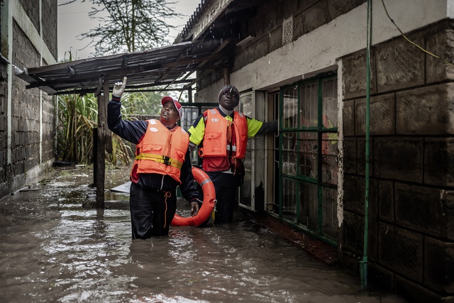 Mưa lớn, lũ lụt kéo dài ở Kenya: Số nạn nhân thiệt mạng tăng lên 228 người - Ảnh 1.