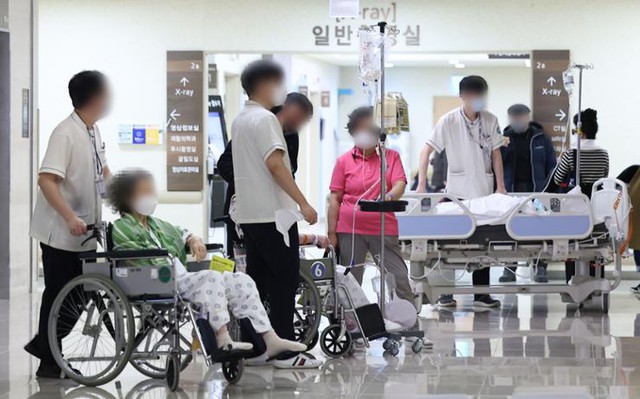 Làn sóng bác sĩ đình công làm tê liệt hoạt động bệnh viện ở những thành phố nhỏ của Hàn Quốc - Ảnh 1.