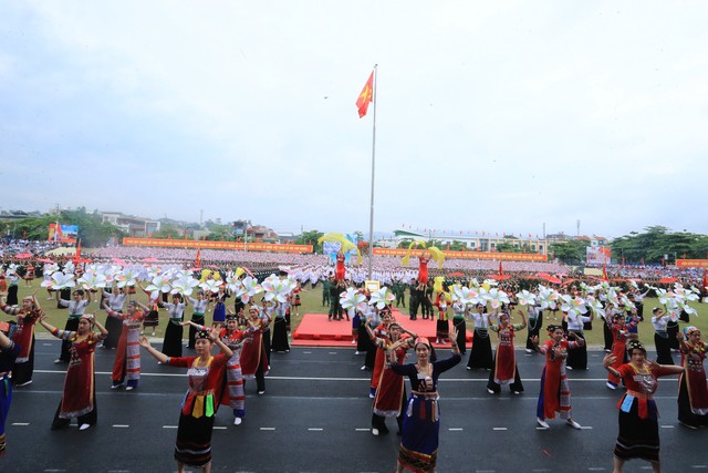 Xem lại Lễ diễu binh, diễu hành kỷ niệm 70 năm Chiến thắng Điện Biên Phủ - Ảnh 5.