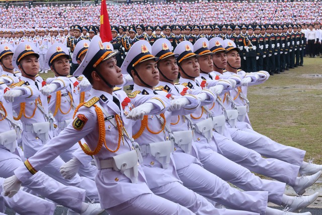 Những hình ảnh hào hùng của Lễ diễu binh, diễu hành kỷ niệm 70 năm Chiến thắng Điện Biên Phủ - Ảnh 13.