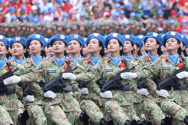 Những hình ảnh hào hùng của Lễ diễu binh, diễu hành kỷ niệm 70 năm Chiến thắng Điện Biên Phủ - Ảnh 9.
