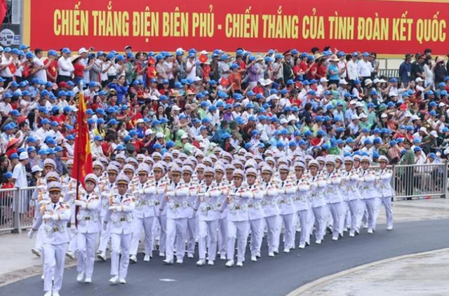 Những hình ảnh hào hùng của Lễ diễu binh, diễu hành kỷ niệm 70 năm Chiến thắng Điện Biên Phủ - Ảnh 8.