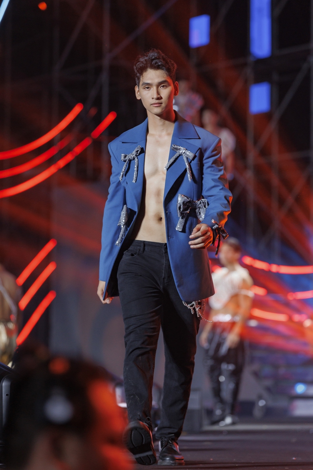 Thí sinh Mister Vietnam tham gia trình diễn tại Tuần lễ thời trang quốc tế ASEAN ở Singapore - Ảnh 2.