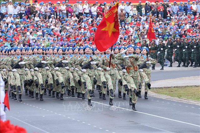 Những hình ảnh hào hùng của Lễ diễu binh, diễu hành kỷ niệm 70 năm Chiến thắng Điện Biên Phủ - Ảnh 9.