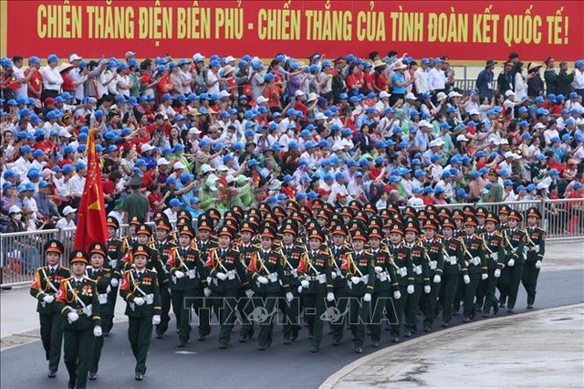 Những hình ảnh hào hùng của Lễ diễu binh, diễu hành kỷ niệm 70 năm Chiến thắng Điện Biên Phủ - Ảnh 10.