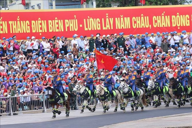 Những hình ảnh hào hùng của Lễ diễu binh, diễu hành kỷ niệm 70 năm Chiến thắng Điện Biên Phủ - Ảnh 12.