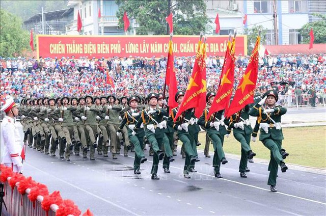 Những hình ảnh hào hùng của Lễ diễu binh, diễu hành kỷ niệm 70 năm Chiến thắng Điện Biên Phủ - Ảnh 14.