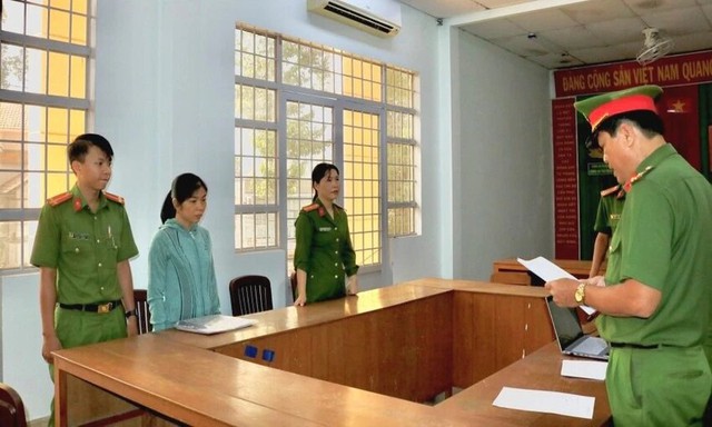 Bắt tạm giam nguyên kế toán trưởng Trung tâm Y tế huyện ở An Giang - Ảnh 1.