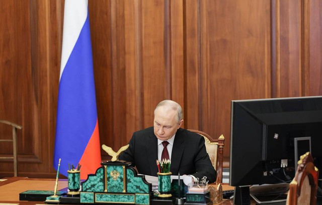 Tổng thống Nga Putin ký sắc lệnh về kế hoạch phát triển đất nước - Ảnh 1.