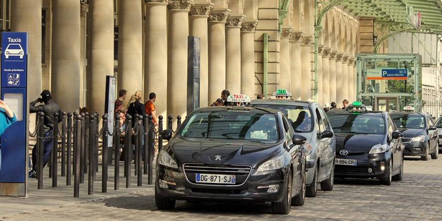 Pháp truy quét taxi giả mạo trước Thế vận hội 2024 - Ảnh 1.