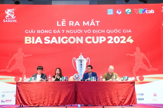 Hùng Dũng góp mặt tại lễ ra mắt giải bóng đá 7 người VĐQG 2024 - Ảnh 1.