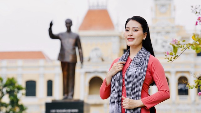 Câu chuyện từ những bài ca: Sao Mai Huyền Trang xúc động khi quay MV Lời ca dâng Bác - Ảnh 2.