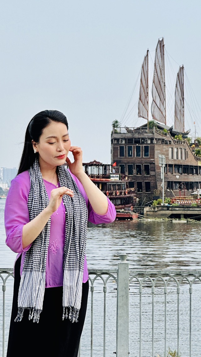 Câu chuyện từ những bài ca: Sao Mai Huyền Trang xúc động khi quay MV Lời ca dâng Bác - Ảnh 5.