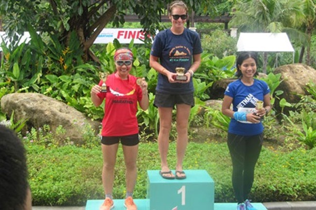 Endurance: Jennifer Pasiciel from Canada (centre) won the women's 42km competition in the first Laguna Lang Co Marathon race yesterday. — Photo: VNS