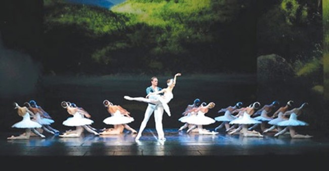 Another dimension: The classical ballet Swan Lake will be staged in Ha Noi on August 1 with 3D animated graphics. — Photos talarium.com