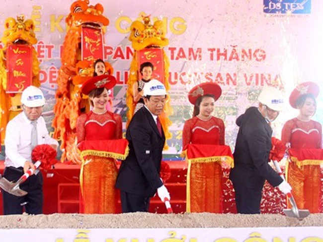 Two companies with Korean investment – Panko Tam Thang and Duck San Vina began constructing their garment projects in the provincial Tam Ky City's Tam Thang Industrial Zone (IZ) yesterday (Photo thanhnien.com.vn)