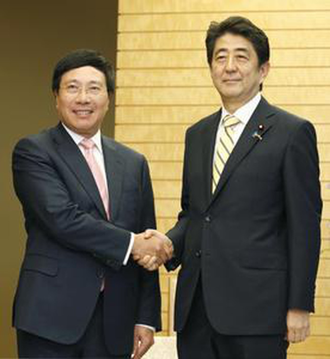 Vietnamese Deputy PM Minh talks with Japanese PM Abe in Tokyo (Kyodo News)