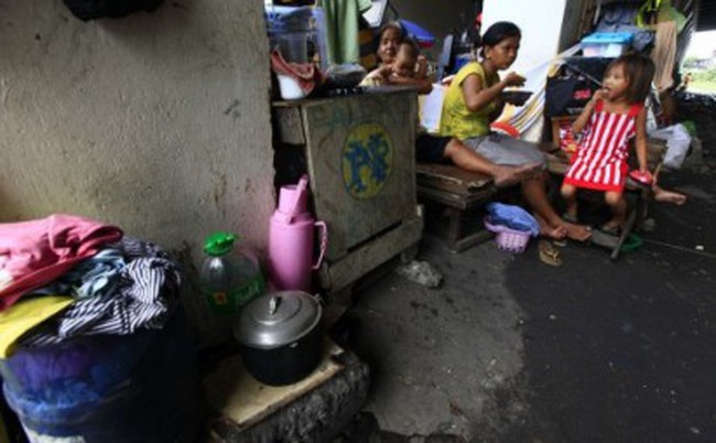 Homeless family live under a bridge in Manila.