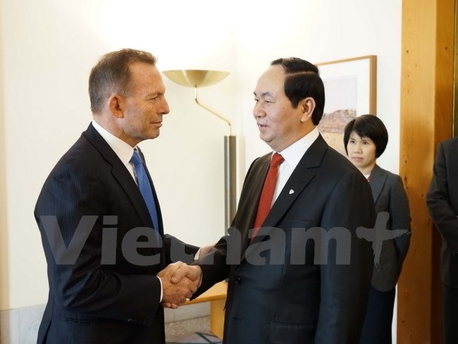 Minister of Public Security Tran Dai Quang (right) meets Prime Minister Tony Abbott Photo: VNA)