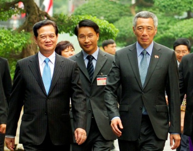 Prime Minister Nguyen Tan Dung and Prime Minister Lee Hsien Loong