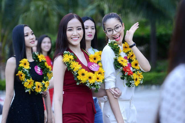 Contestants at Nha Trang beach (Source: organisation board)
