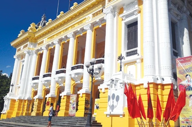The Ha Noi Opera House will get its original paint colour back.