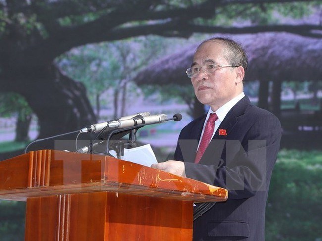 National Assembly Chairman Nguyen Sinh Hung addresses the meeting. (Photo: VNA)