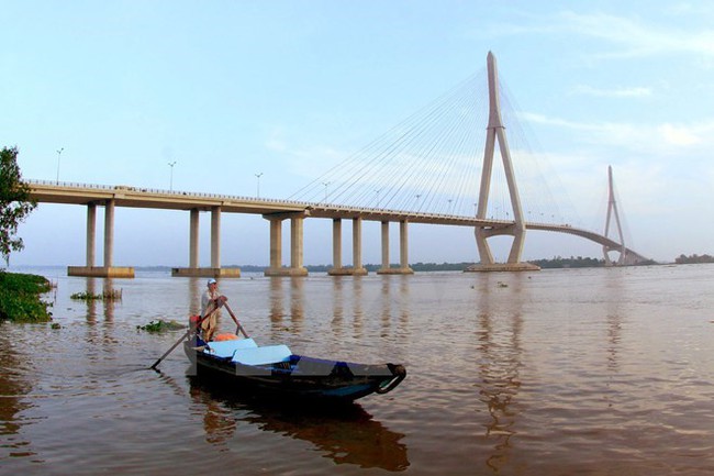 Can Tho bridge spans the Hau River (Photo: VNA)