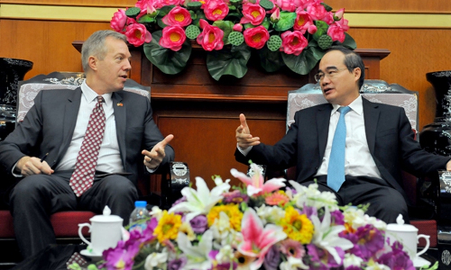 US ambassador to Vietnam Ted Osius and Vietnam Fatherland Front (VFF) President Nguyen Thien Nhan (Photo: Lai Hoa - VOV)