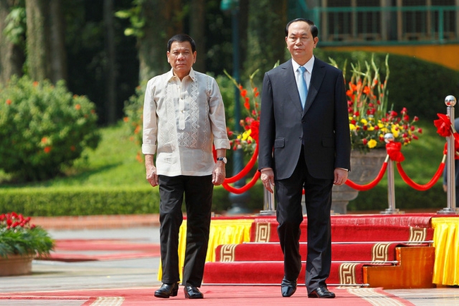 State President Tran Dai Quang received Philippines President Rodrigo Roa Duterte
