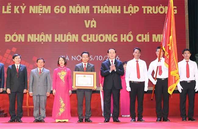 President Tran Dai Quang (fourth from left) attends the 60th founding anniversary of the HUST.