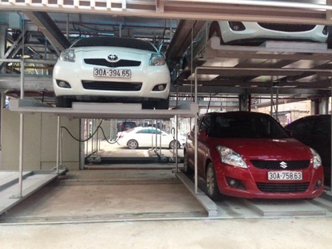Cars are parked at the new multi-storey parking area on Nguyen Cong Hoan Street (Photo: VNA)