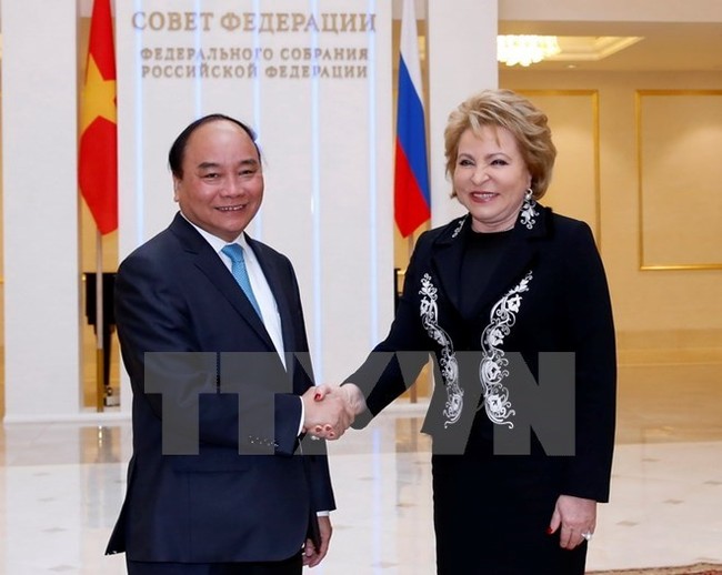 Prime Minister Nguyen Xuan Phuc (L) and Speaker of the Federation Council (Upper House) of Russia’s Parliament Valentina Matviyenko.