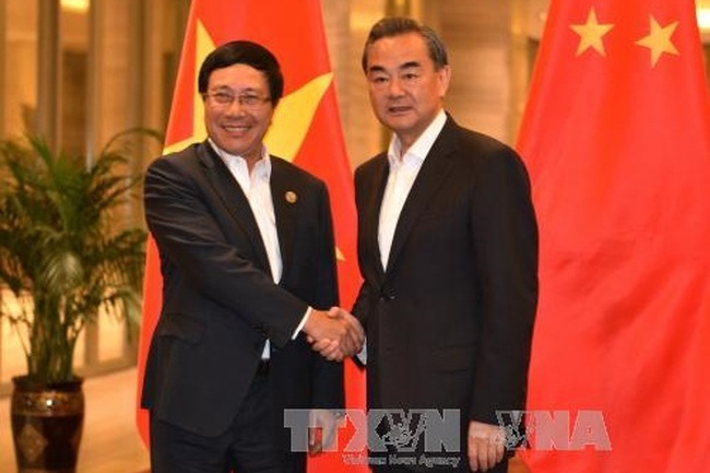 Deputy Prime Minister and Foreign Minister Pham Binh Minh meets with Chinese Foreign Minister Wang Yi in Yunnan, China. — VNA/VNS Photo